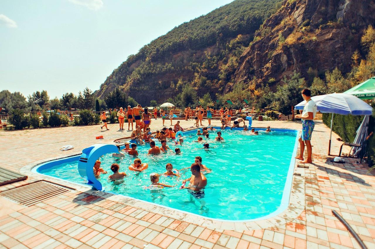 Chorna Skelya & Wellness 2* Vynohradiv